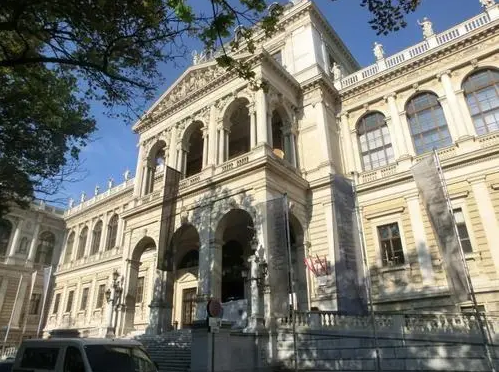 盤點全球最像哈利波特中魔法學校霍格沃茨城堡的16所大學